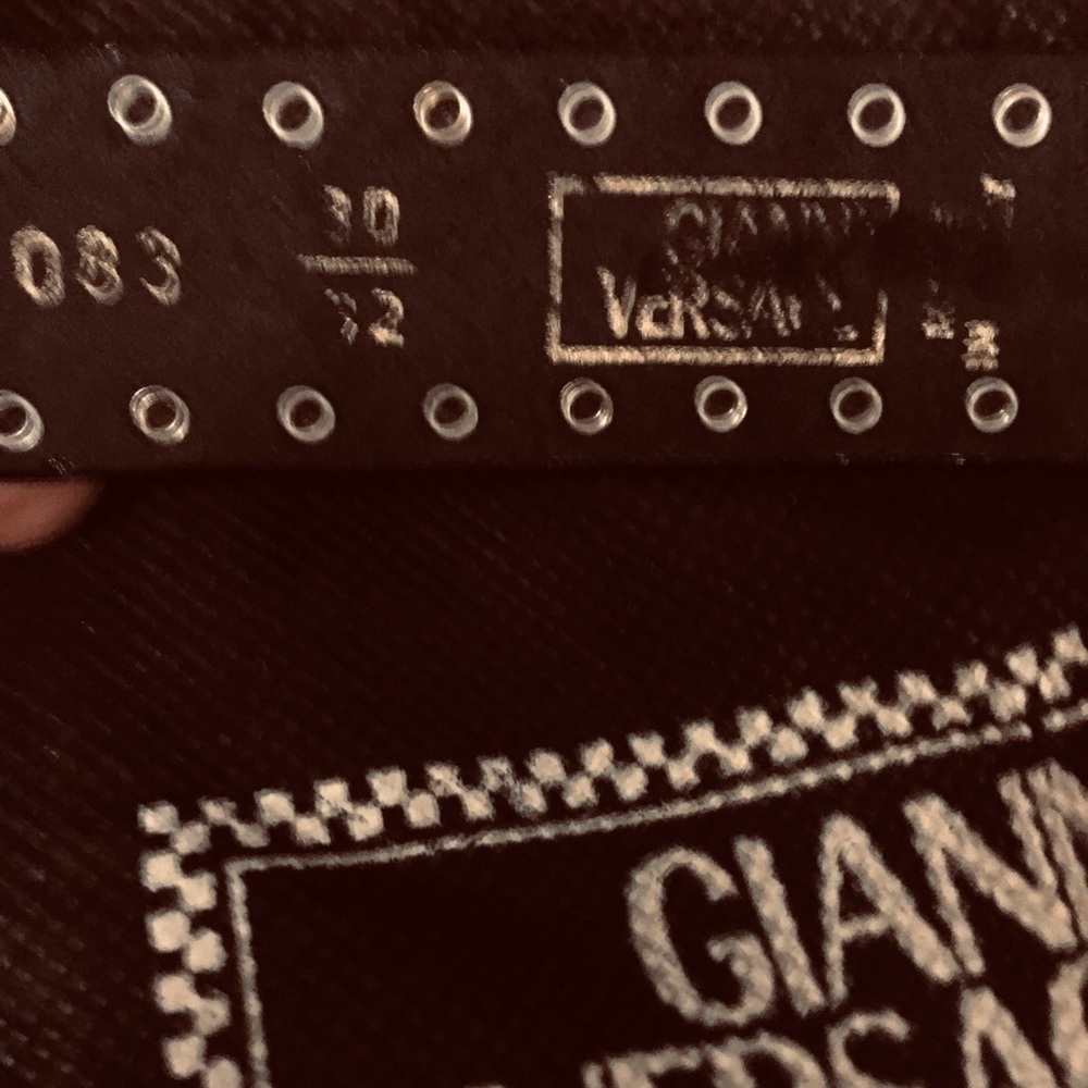 Gianni Versace Belt Gold / Black .Thank you. size 30/32 marked on the Belt.